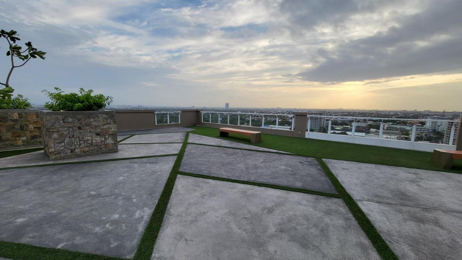 The Atherton- Spacious Modern Condo Unit In Paranaque Near The Airport, Makati, Bgc And Highways Paranaque City Exterior foto